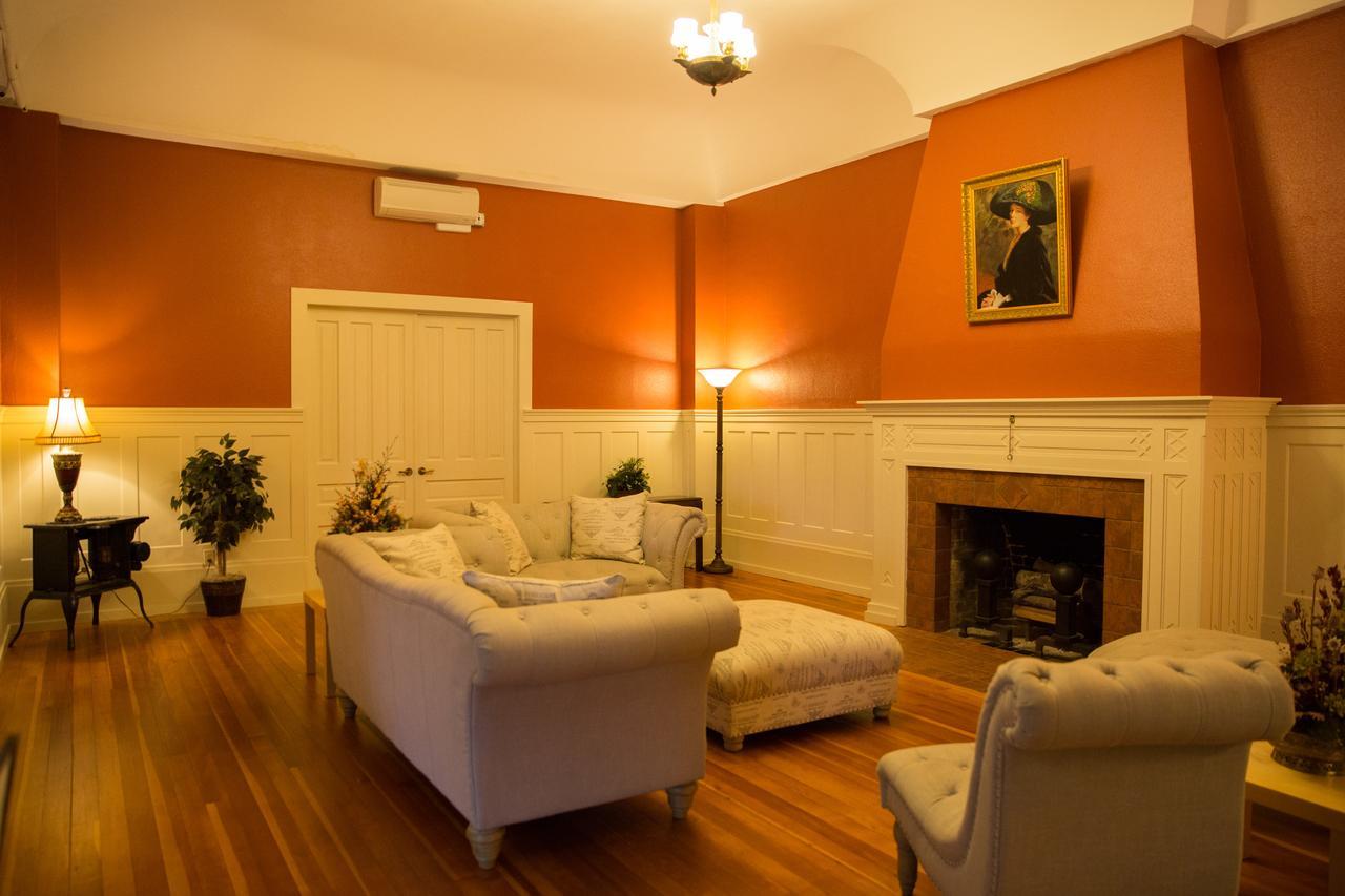 Centralia Square Grand Ballroom&Vintage Hotel Esterno foto